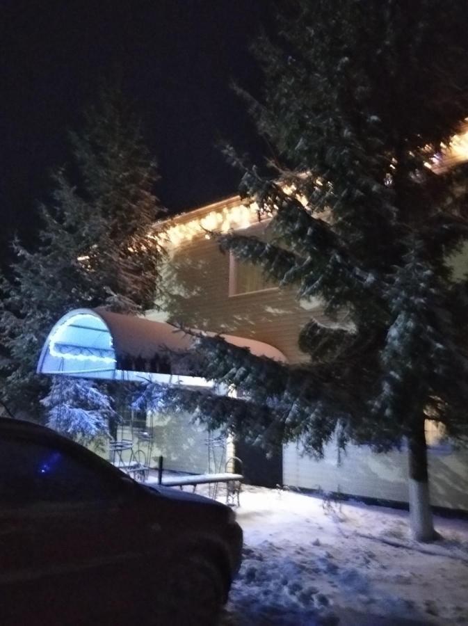 Hotel Gostynnyi Dvir Sarhorod Kültér fotó