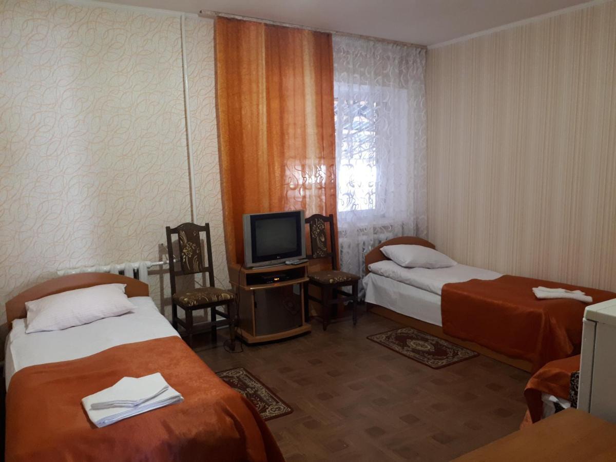 Hotel Gostynnyi Dvir Sarhorod Kültér fotó